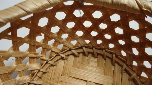 Cesta de mimbre octogonal