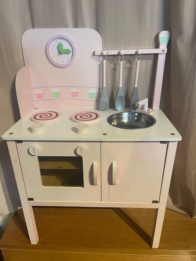 Cocina de juguete de madera