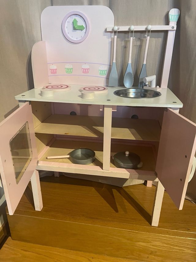 Cocina de juguete de madera