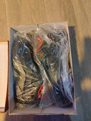 Sandalias de seguridad nuevas