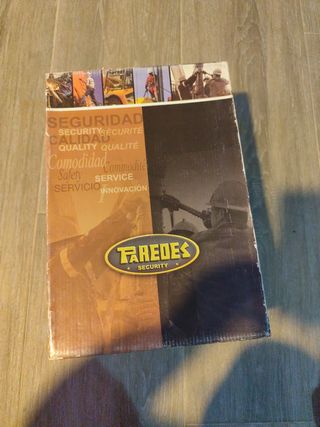 Sandalias de seguridad nuevas