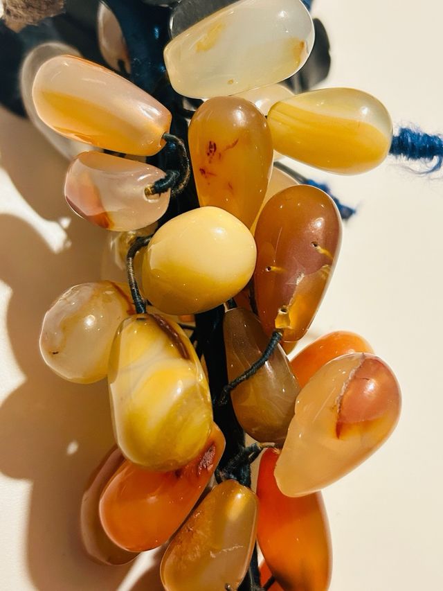 Racimo de uvas en ágata