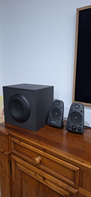 Altavoces logitech 2.1