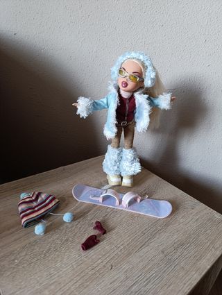 5 Bratz más maletín más muchos accesorios