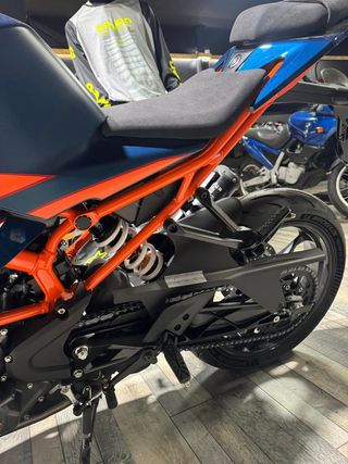 KTM RC 390  .