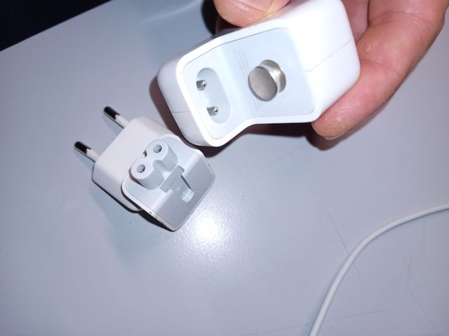 Carica batterie per tablet apple con due cavi