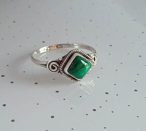 Anillo plata de ley con malaquita