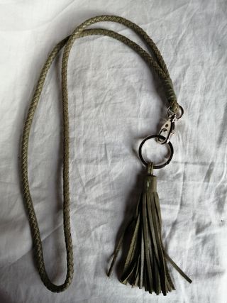 Llavero + cordón cuero