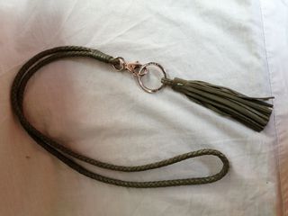 Llavero + cordón cuero