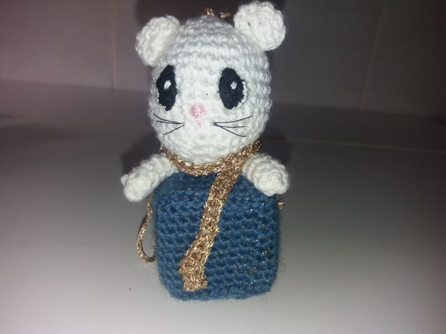 Ratoncito amigurumi para el árbol navidad.