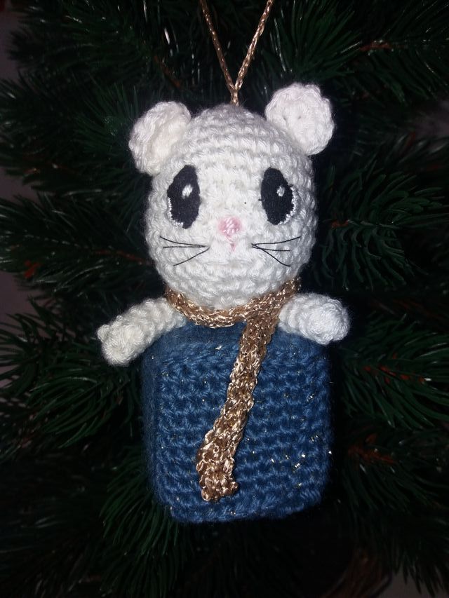 Ratoncito amigurumi para el árbol navidad.