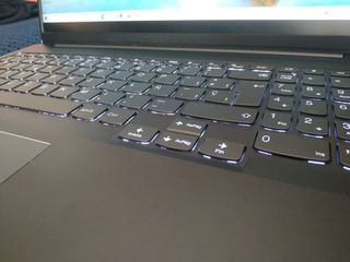 Portátil Lenovo AMD Ryzen 7 6800HS