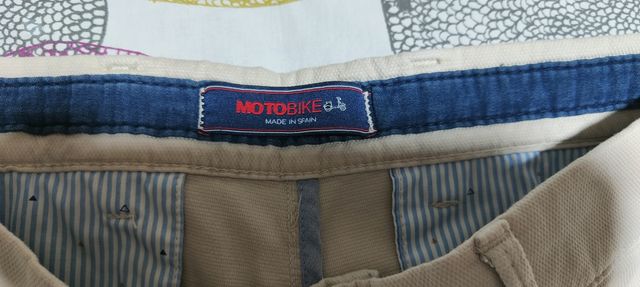 Pantalones chinos marca Motobike