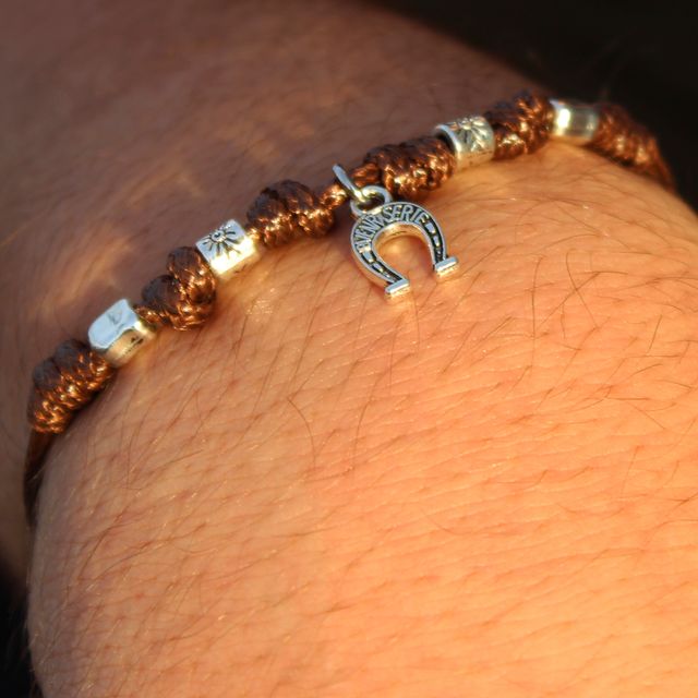 Pulsera Marrón de Nudos con Herradura pequeña