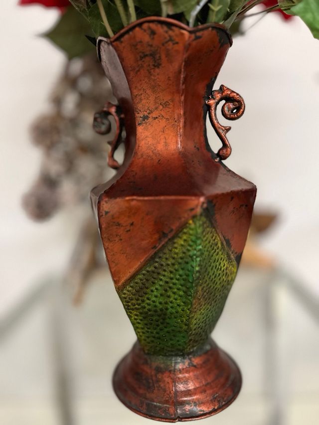 VASO IN METALLO MARRONE+bouquet di poinsettia rossa