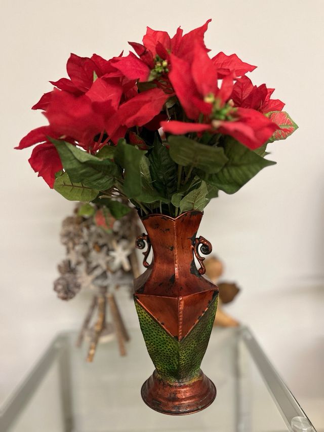 VASO IN METALLO MARRONE+bouquet di poinsettia rossa