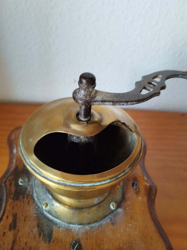 Antiguo molinillo para café