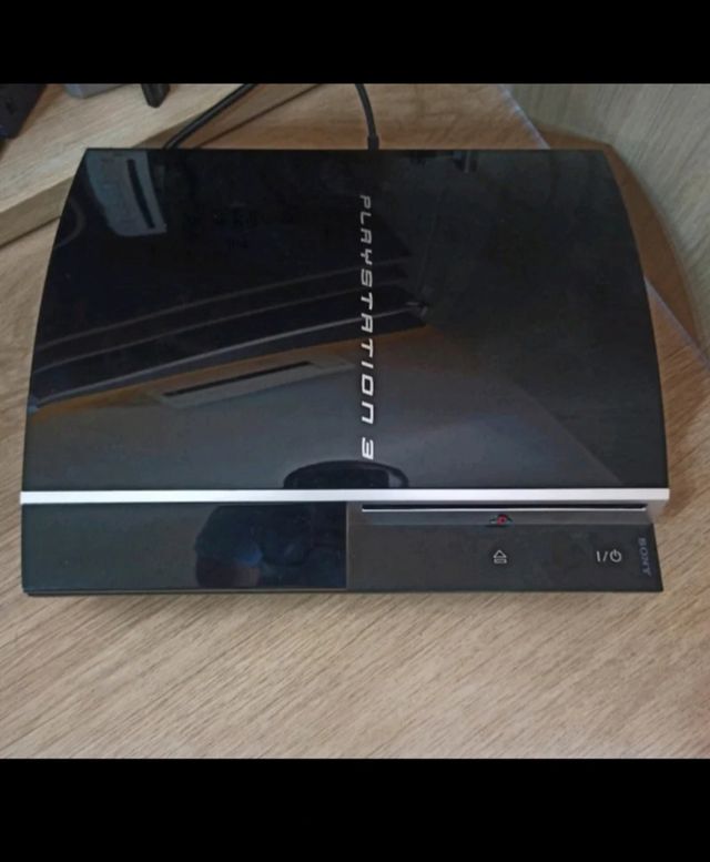 PlayStation 3 ➕ mando ➕ 3 juegos