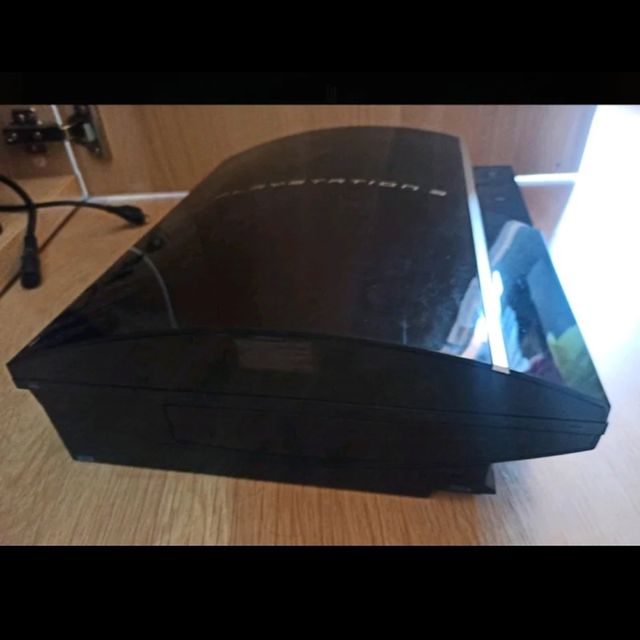 PlayStation 3 ➕ mando ➕ 3 juegos