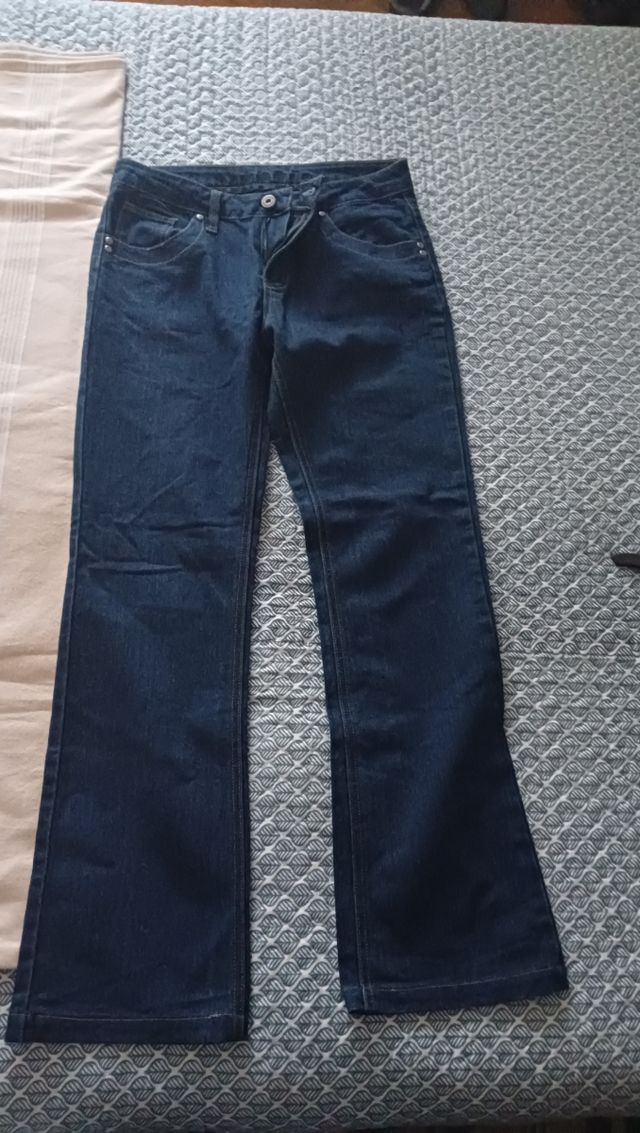 Pantalón vaquero oscuro