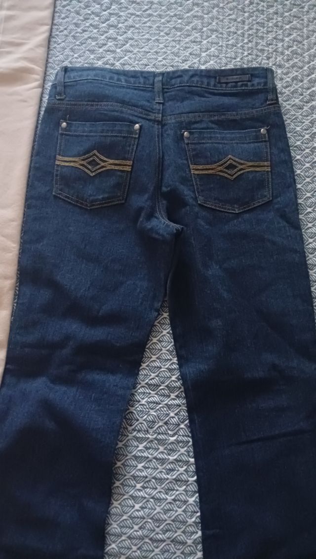 Pantalón vaquero oscuro