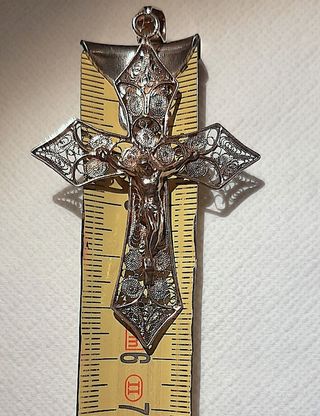 Colgante vintage de crucifijo en filigrana