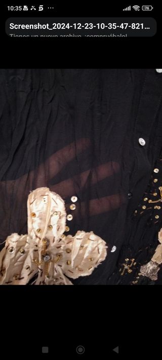 Blusa con detalles dorados