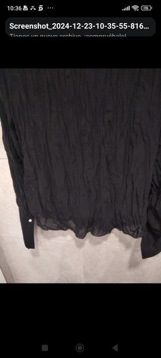 Blusa con detalles dorados