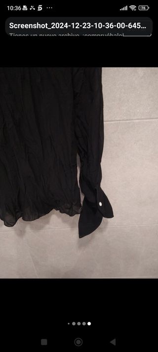 Blusa con detalles dorados