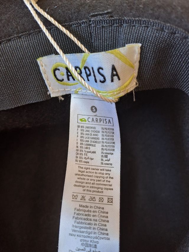 Carpisa black basic lambswool hat