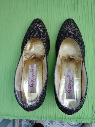 Zapatos fiesta dorado y negro 