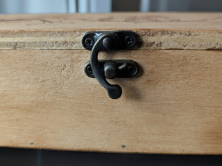 Scatola in legno fatta a mano con disegno