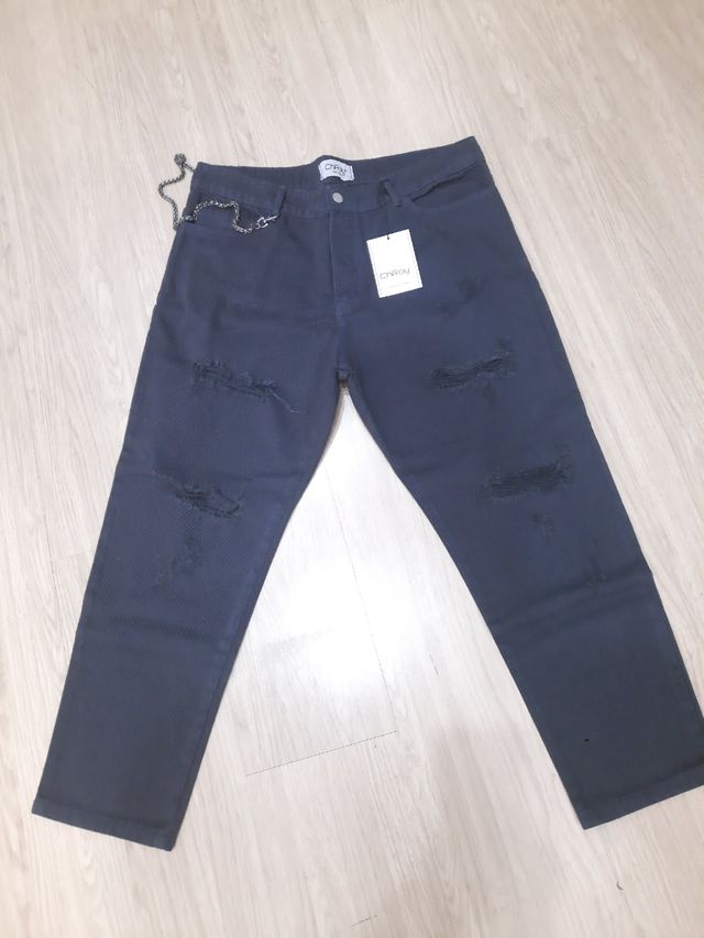 Jeans strappato blu uomo catena