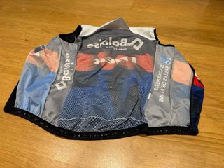 TALLA S. CHALECO CORTAVIENTOS TREK BALOISE LIONS