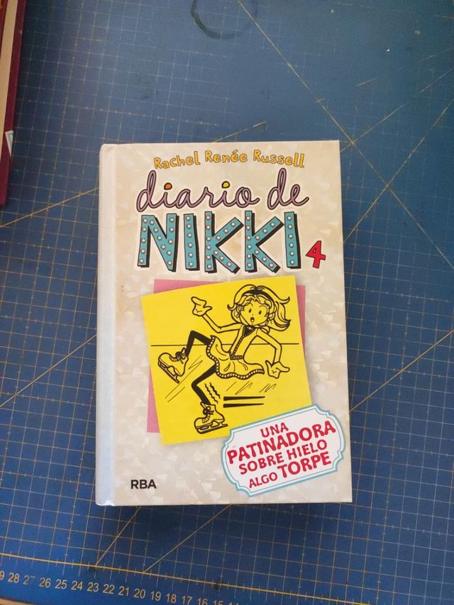Diario de Nikki 4 - Una patinadora sobre hielo algo torpe (Diario De Nikki / Dork Diaries, 4) (Spanish Edition)