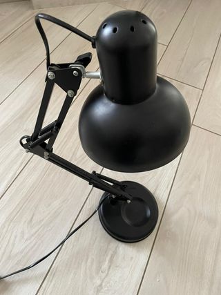 Lampada da scrivania con braccio regolabile