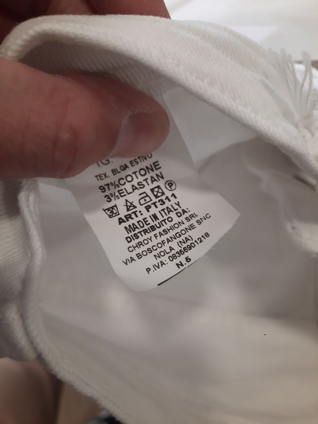 Jeans bianco sagomato uomo bottoni