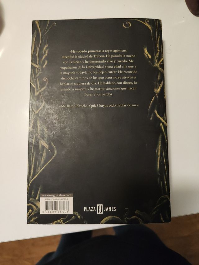 El nombre del viento (Crónica del asesino de reyes 1) (Cronicas Del Asesino De Reyes/ The Kingkiller Chronicle) (Spanish Edition)