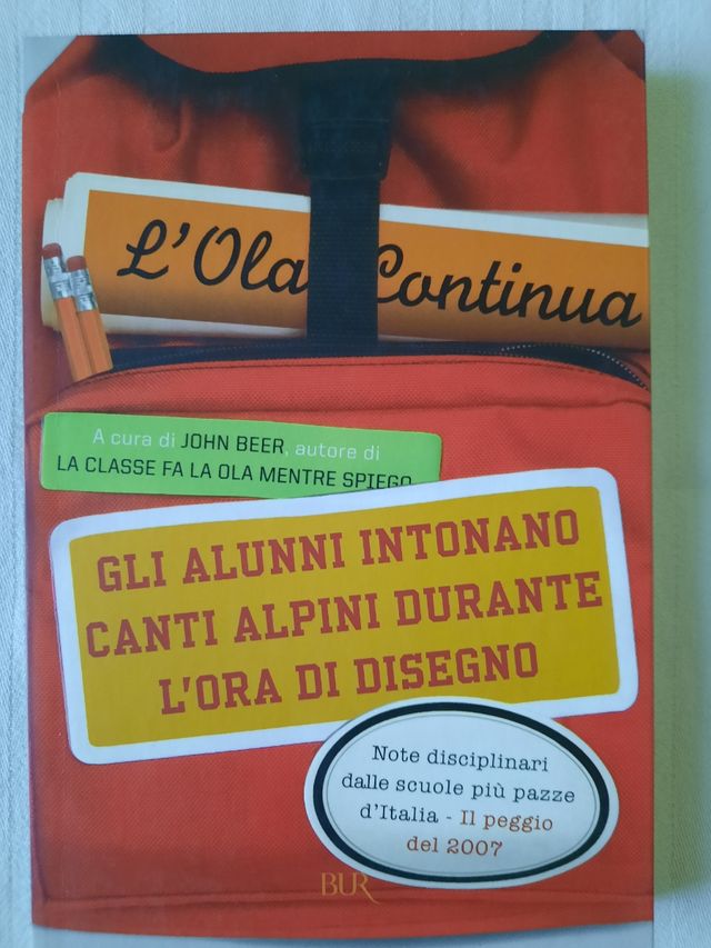 La classe fa la ola mentre spiego. Le note disciplinari più pazze d'Italia