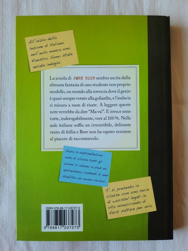 La classe fa la ola mentre spiego. Le note disciplinari più pazze d'Italia