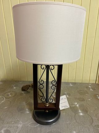 Lampada in legno e ferro battuto