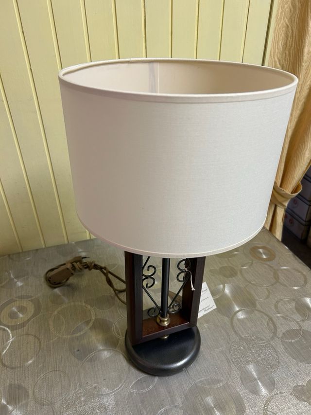 Lampada in legno e ferro battuto