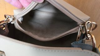 Bolso de cuero tricolor