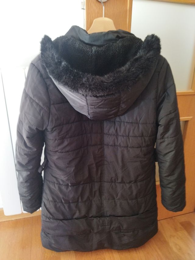 Abrigo con capucha con pelo por dentro