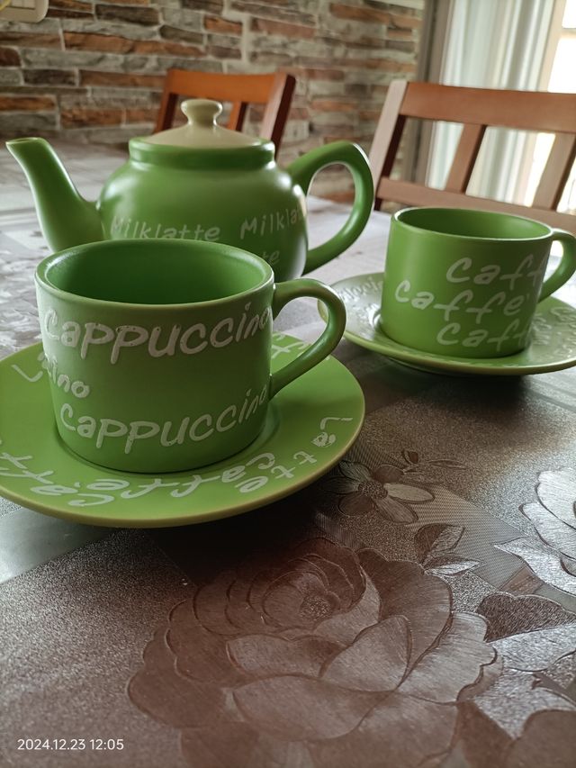 Tetera con dos tazas