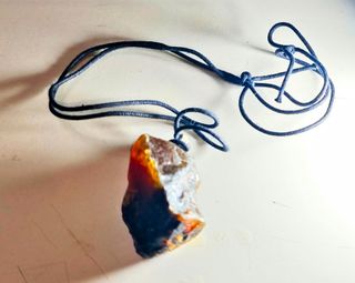 Precioso Colgante de AMBAR de SANGRE BIRMANO