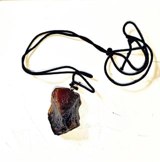 Precioso Colgante de AMBAR de SANGRE BIRMANO