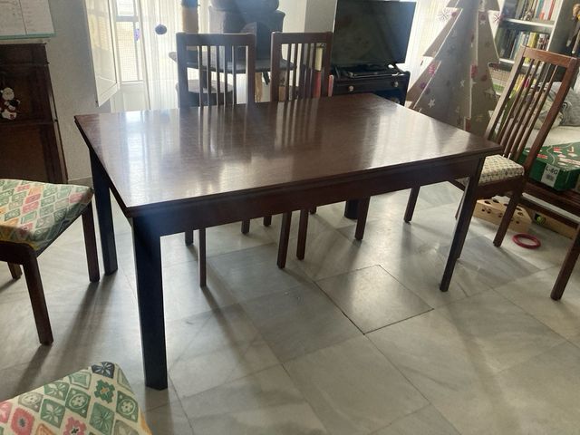 Mesa comedor extensible y 6 sillas para reparar