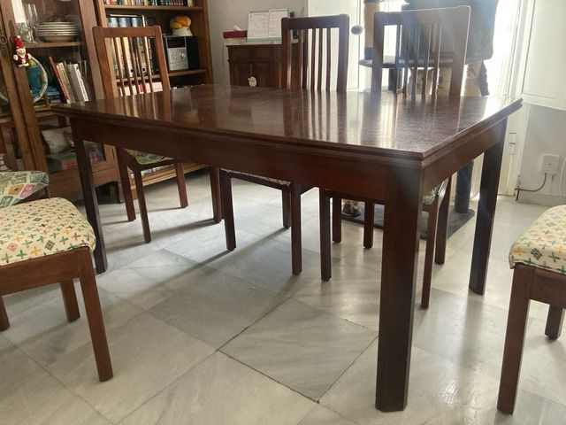 Mesa comedor extensible y 6 sillas para reparar