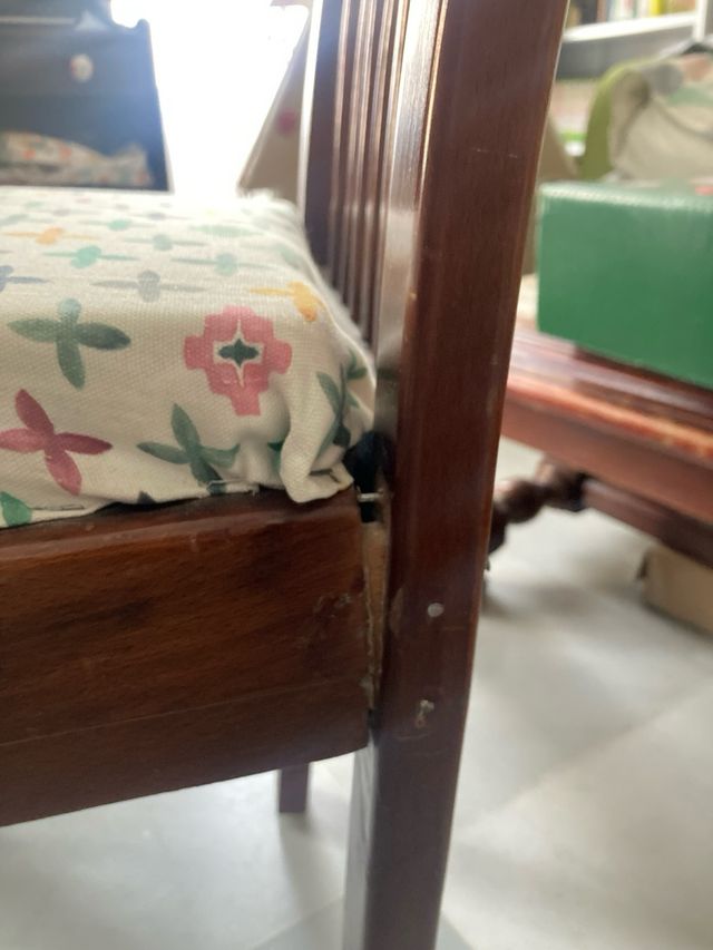 Mesa comedor extensible y 6 sillas para reparar